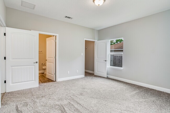 Building Photo - 5940 Savannah Dr
