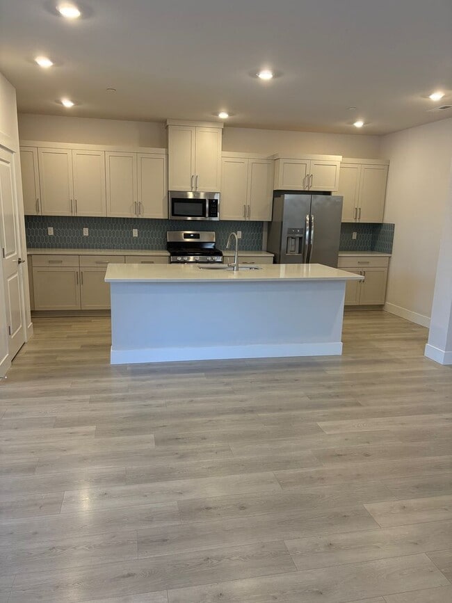 Building Photo - Beautiful Four-Bedroom Home in Wilsonville...