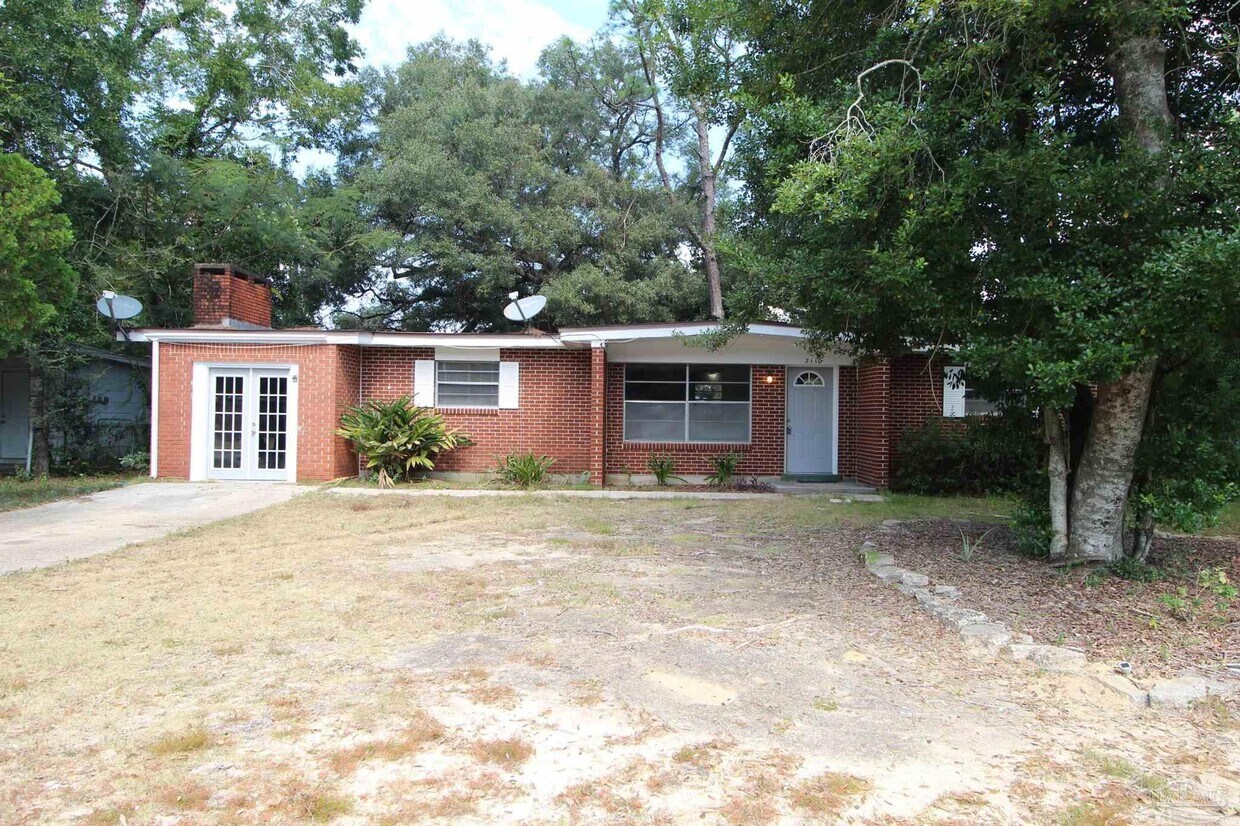 Primary Photo - 2110 Curry Cir