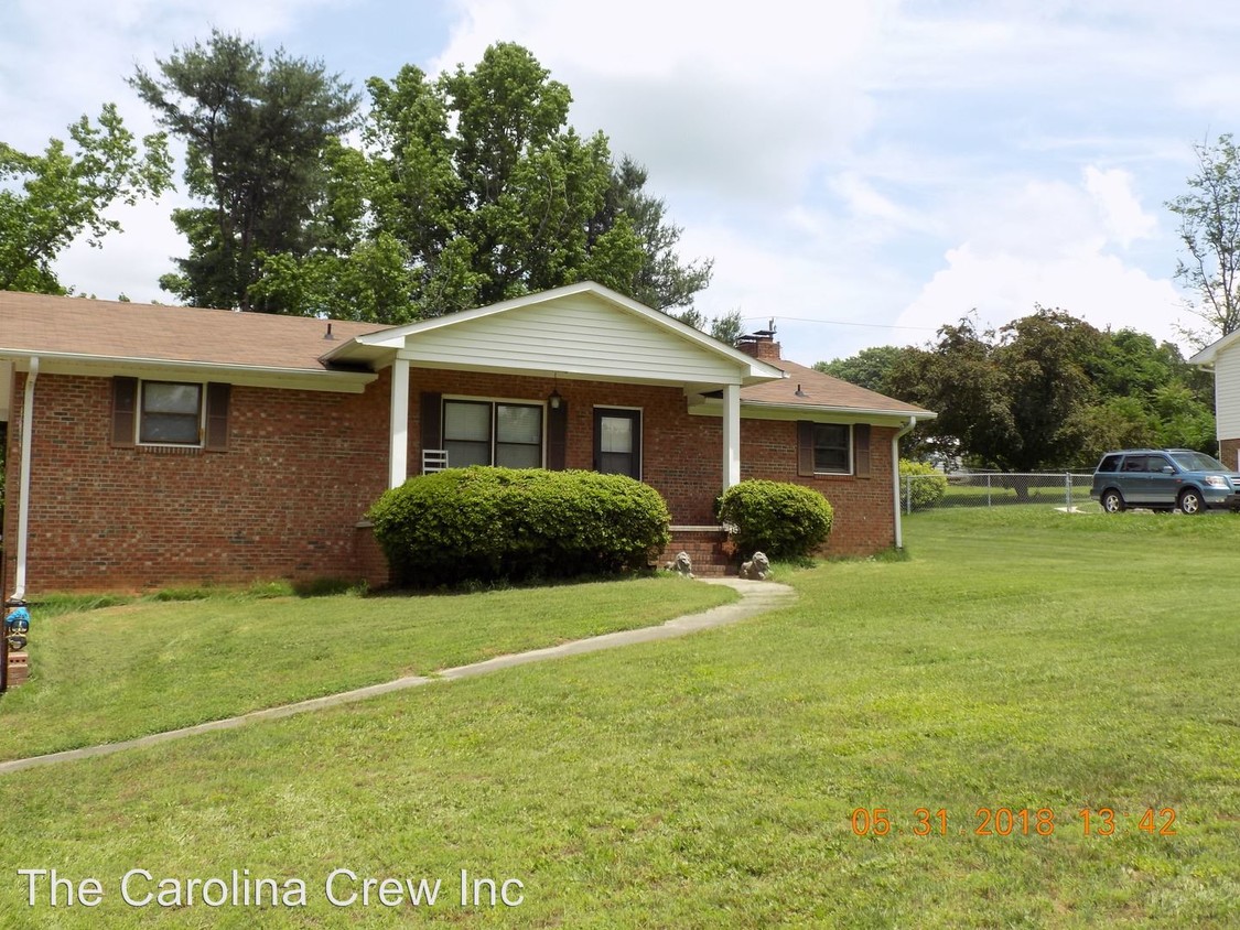 Primary Photo - 3 br, 2 bath House - 135 Widaustin Dr