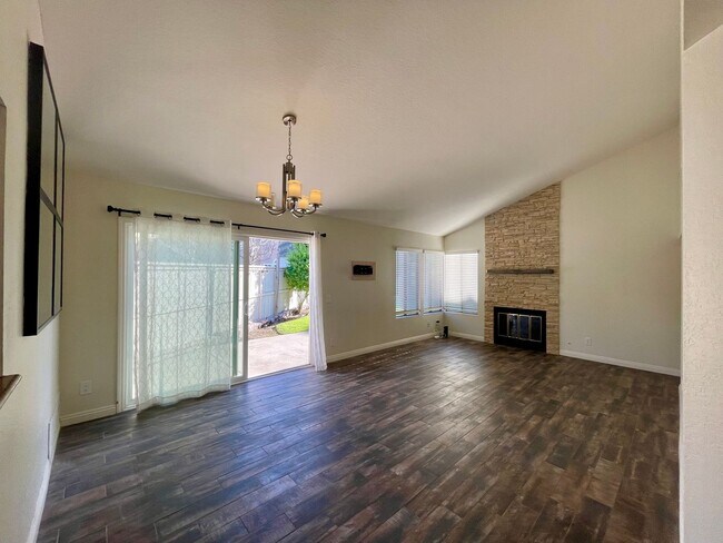 Building Photo - Coming Soon: Charming 2Bd 2Ba House in Mis...