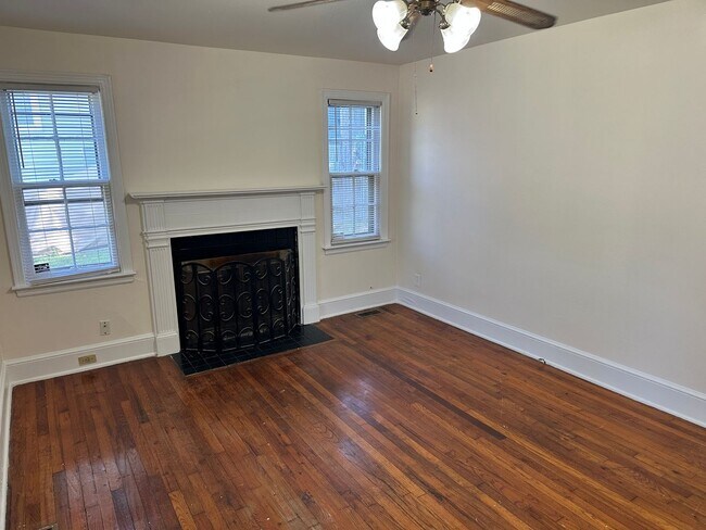 Foto del edificio - Charming Two Bedroom House in Enderly Park!