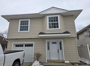 Building Photo - 451 E Pine St