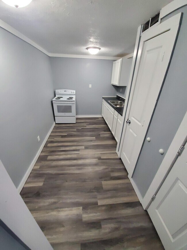 Building Photo - 107 S Church St