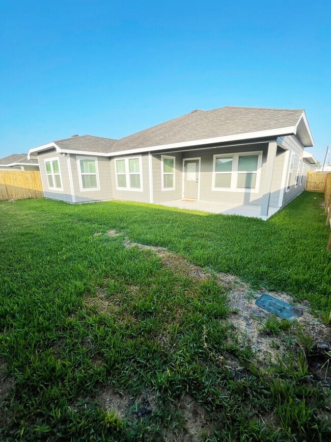 Building Photo - New Construction Home Move in Ready!