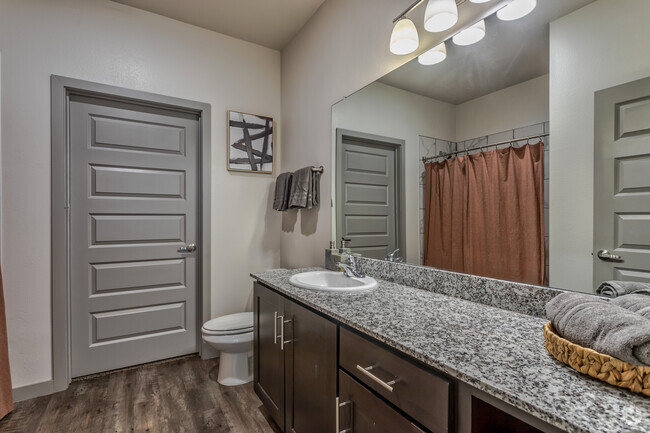 2BR, 2BA - 1047 SF B1 - Bathroom - Vera In Odessa