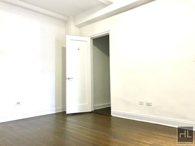 Building Photo - NO FEE Studio in Midtown East! Won't Stay ...
