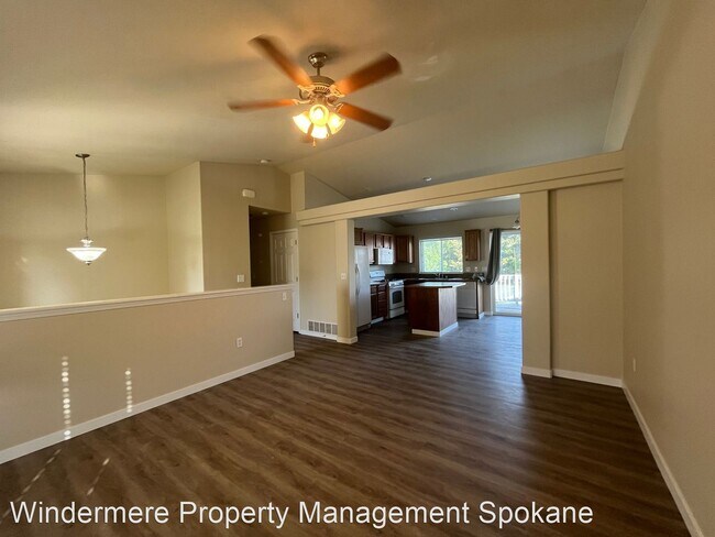 Building Photo - 4 br, 3 bath House - 1726 W. Rain Ln.