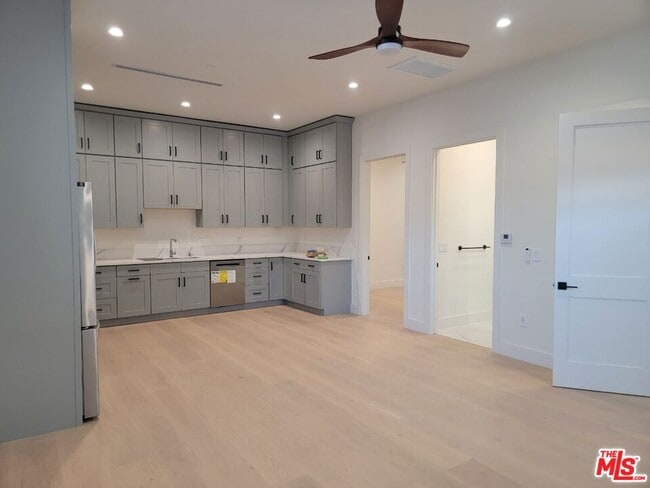 Building Photo - 1430 N Brighton St