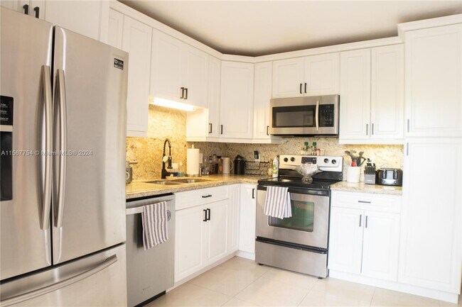 Foto del edificio - 726 NW 98th Cir