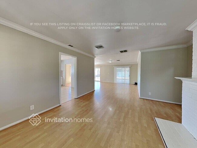 Foto del edificio - 7943 Lasaine Ave