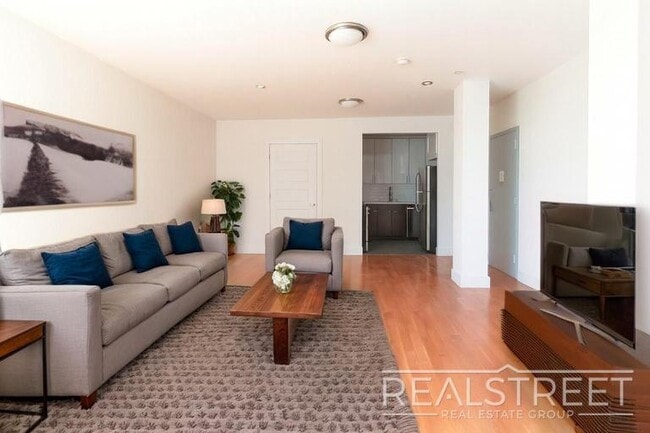 Building Photo - LUXURY 2 BED LOFT in Queens!