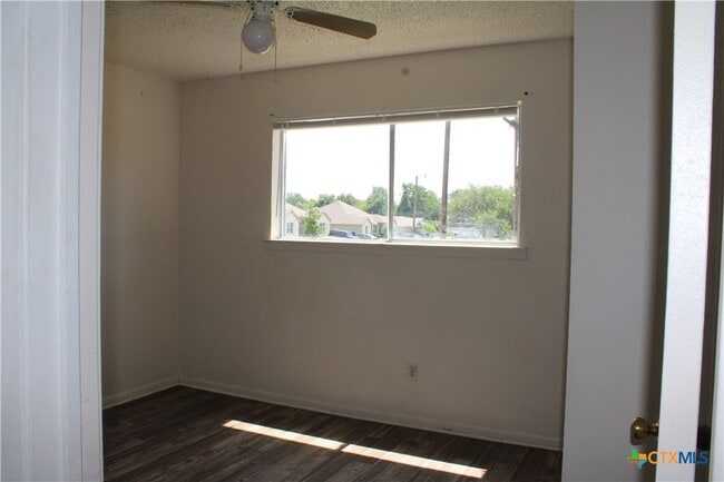 Building Photo - 2409 Valley Forge Ave
