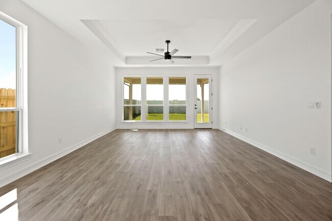 Building Photo - 6022 Regala Dr