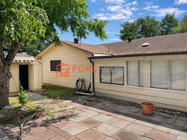 Foto del edificio - 7845 Village Oak Dr