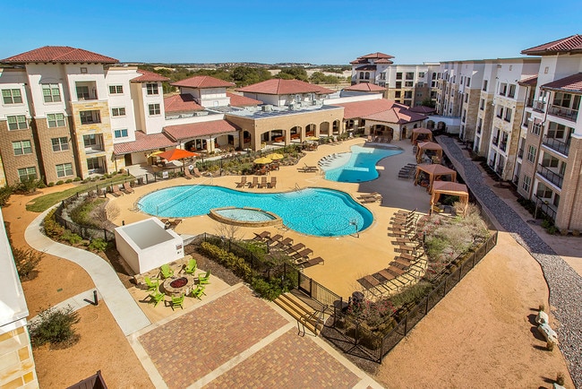 Building Photo - Villas At The Rim
