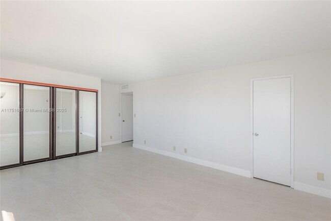 Building Photo - 18181 NE 31st Ct