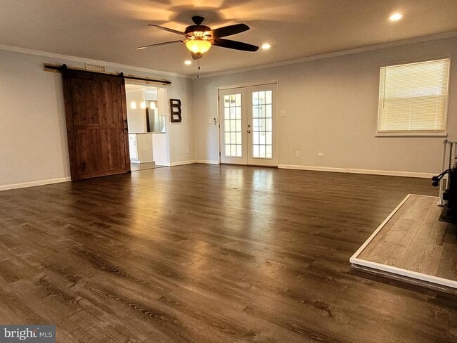 Building Photo - 6 Tudor Ct