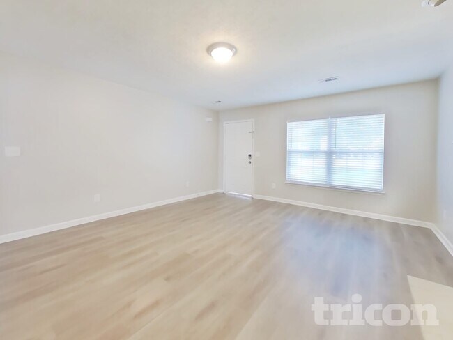 Foto del edificio - 3001 Deer Trail Dr
