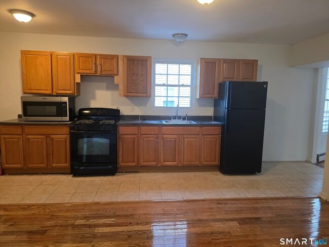 Foto del edificio - 120 Easton Ave