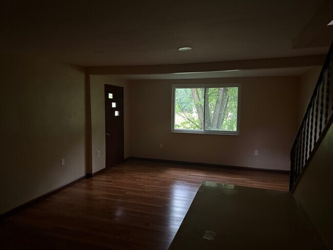 Building Photo - 118 Leneake St