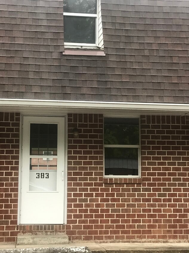 Primary Photo - 383 Jennings Ave