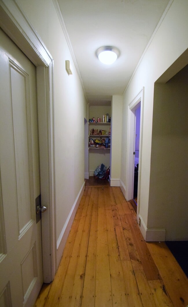 Building Photo - 839 Parker St