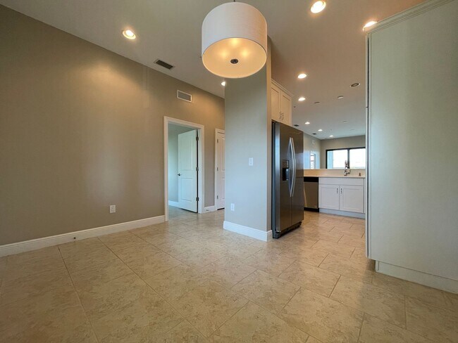 Foto del edificio - ANNUAL RENTAL - 2 BED / 2 BATH AT LIVINGST...