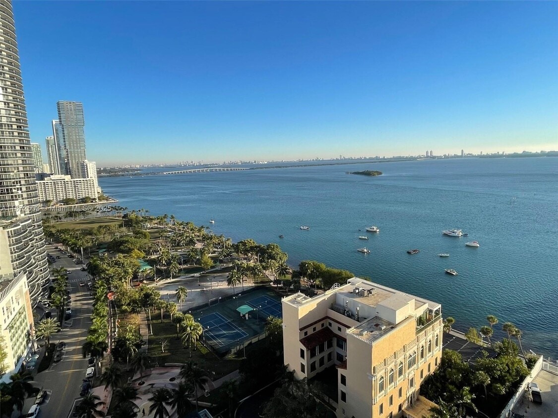 Foto principal - 1717 N Bayshore Dr