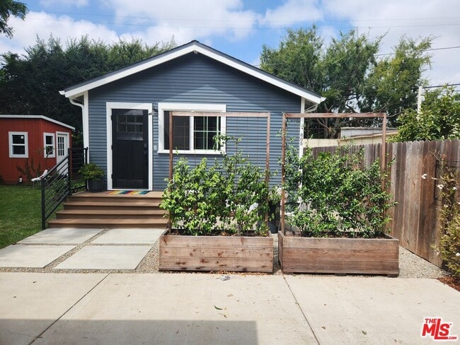 Building Photo - 605 S Orange Dr