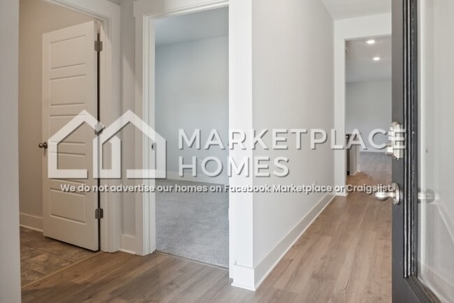 Building Photo - 2070 Hyacinth Ln