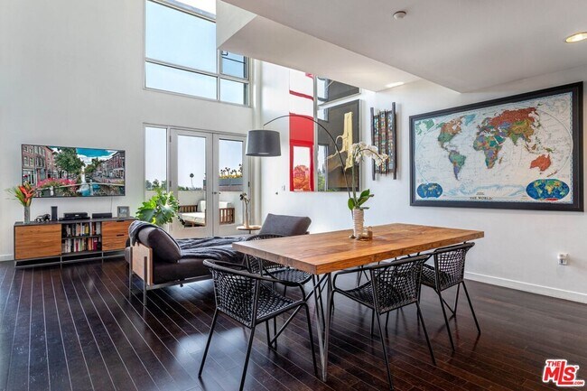 Foto del edificio - 4111 W Sunset Blvd