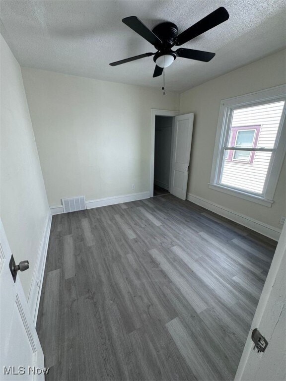 Foto del edificio - 3049 W 116th St