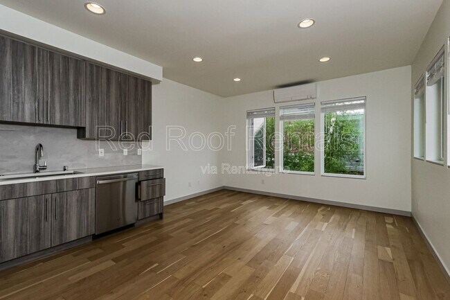 Foto del edificio - 4315B SW Frontenac St