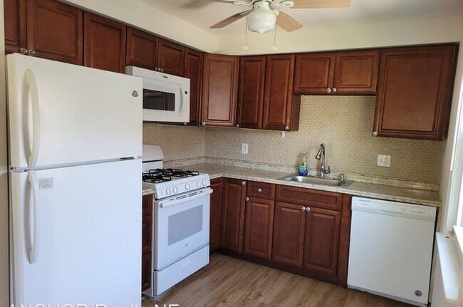 Building Photo - 13085 Blakeslee Dr