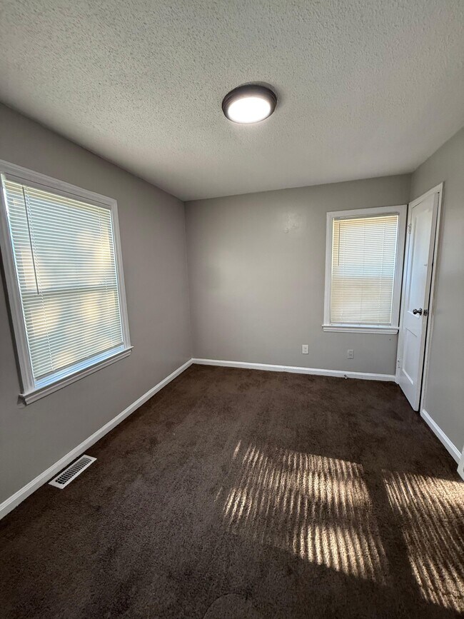 Building Photo - 9080 Stahelin Ave