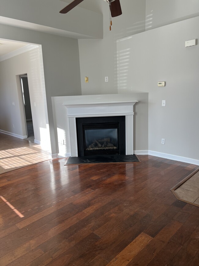 Building Photo - 12715 Persimmon Tree Dr