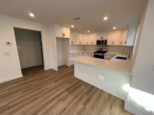 Building Photo - 8417 Beckford Ave