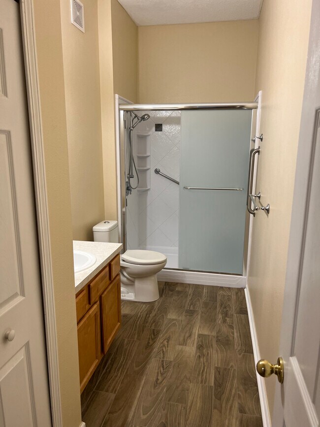 Master Bath - 6081 Maggies Circle