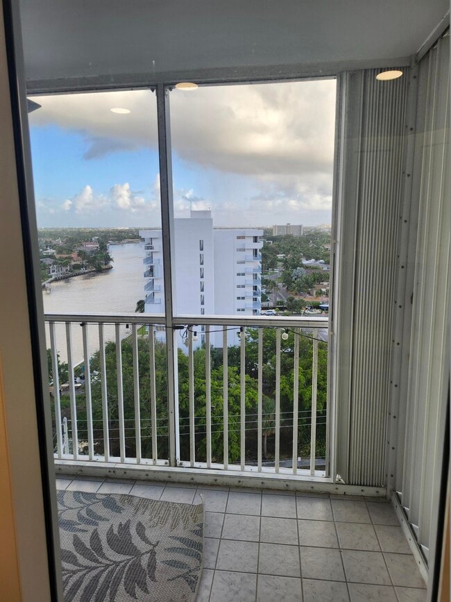 Foto del edificio - 1505 N Riverside Dr