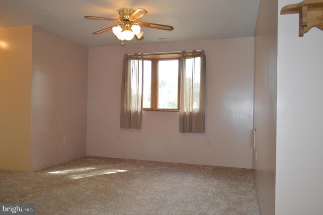 Foto del edificio - 7831 Ridge Rd
