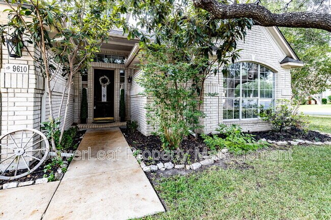 Foto del edificio - 9610 Rocksprings St