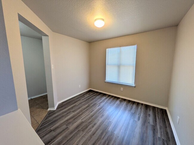 Foto del edificio - Very Nice 4 Bedroom Home In Convenient Northwest Location!