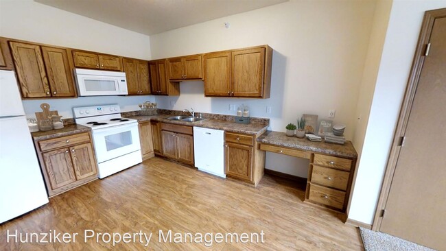 Building Photo - 2 br, 2 bath Apartment - 140 N. Hyland 140...