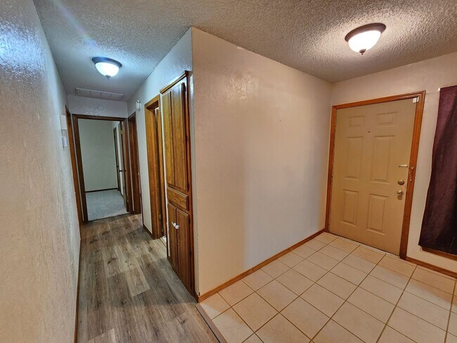 Foto del edificio - 3 bed 2 bath home in Yukon