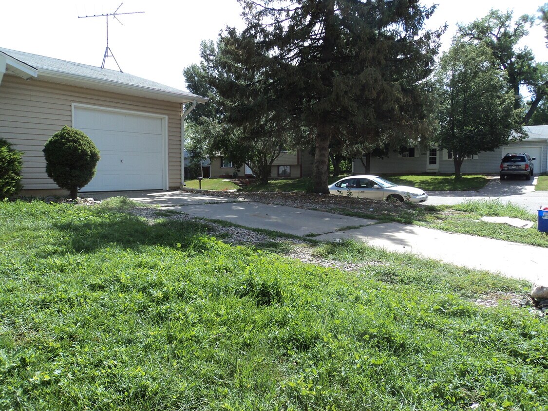 Building Photo - 5928 Mercury Dr