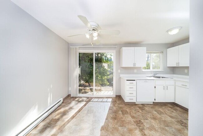 Building Photo - 1st MONTH RENT FREE!! 2 bedroom 5 minutes from downtown and Pets OK!!!