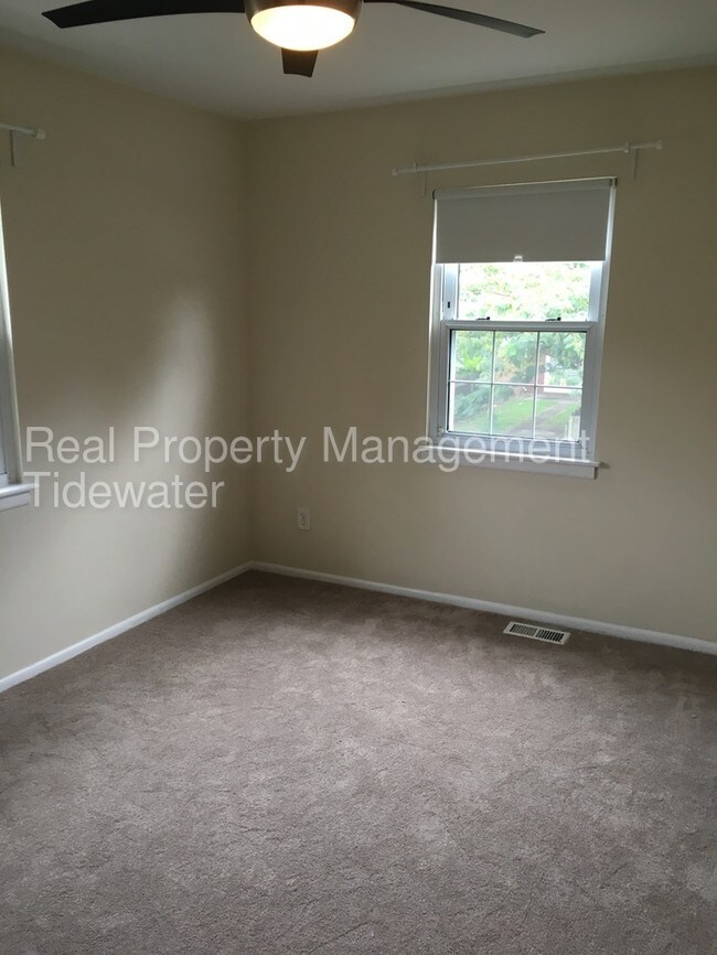 Building Photo - 611 Red Horse Ln