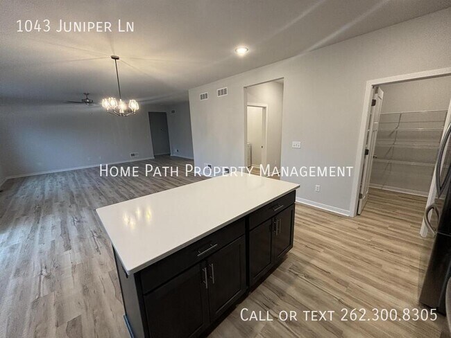 Building Photo - 1043 Juniper Ln