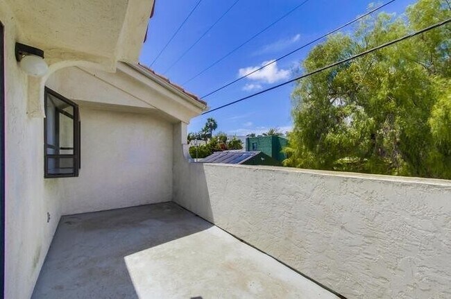 Foto del edificio - 3BD/3BA Townhome Available in Pacific Beach! ***Get a discounted price for $4,400 if you move in ...